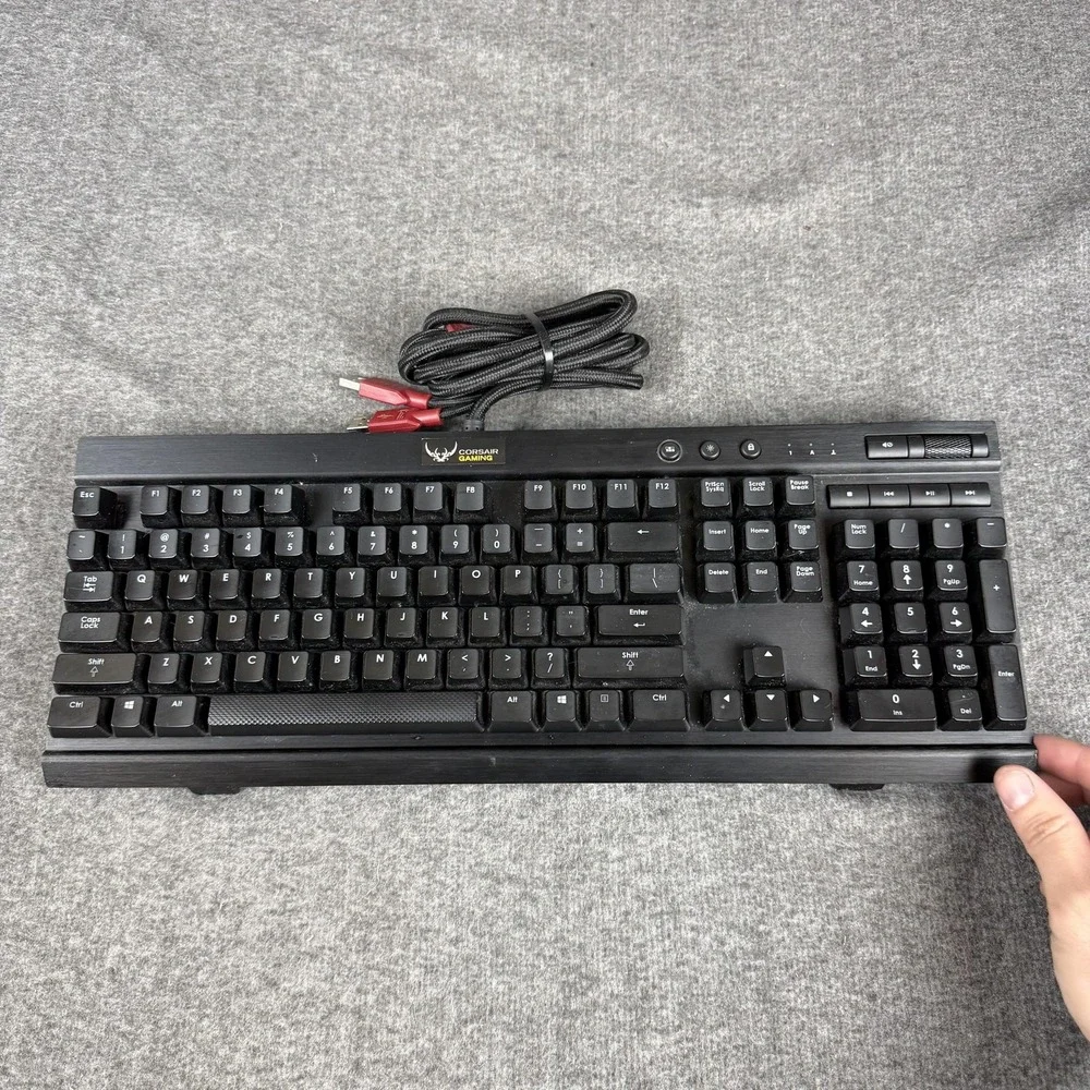 Corsair Gaming K70 Mechanical Keyboard USB Wired‎ VengeanceK70 Illuminated Black